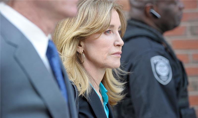 Felicity Huffman sa priznala k prípadu podplácania, ktorého cieľom bolo uľahčiť zápis jej dcéry na vysokú školu