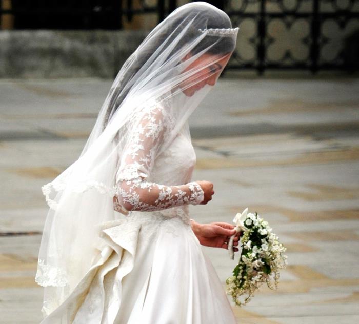 Bohémske svadobné šaty Kate Middleton, tylový závoj, čipkované rukávy