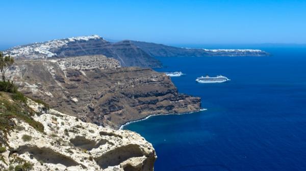 Ostrov Santorini-nádherné dovolenky-na-pobreží-Santorini