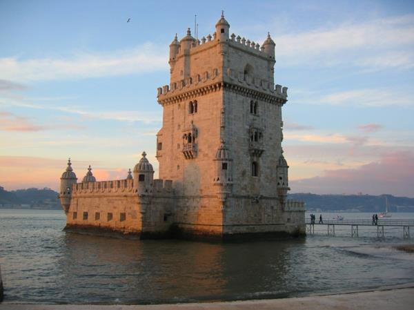 Lissabon-torre-de-belem-lisboa-la-mer