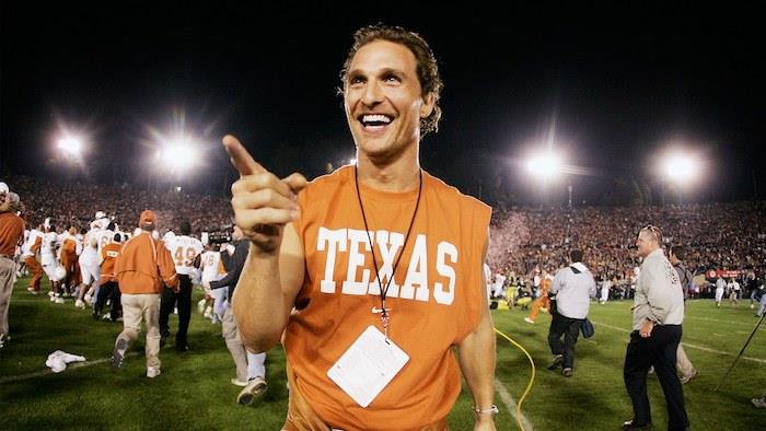 Efter examen 1993 återvände skådespelaren Matthew McConaughey till campus vid Moody College of Communication vid University of Texas som professor i bio.