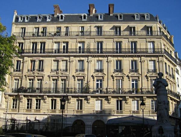 Place-saint-georges-haussmmannian-architecture