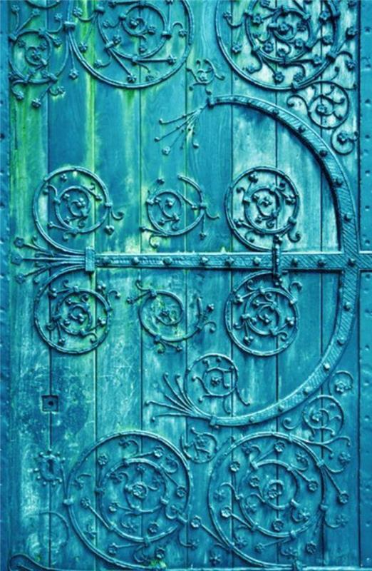 Dvere-do-vstupu-akvamarín-farba-pekné-detaily