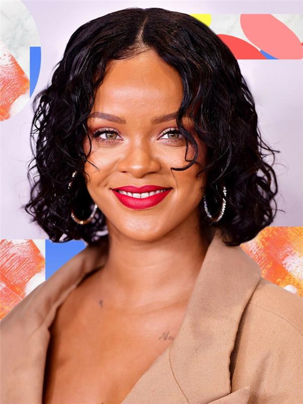 fyrkantigt snitt, Rihanna, chic kamelrock, lockig bob, gröna ögon, röda läppar