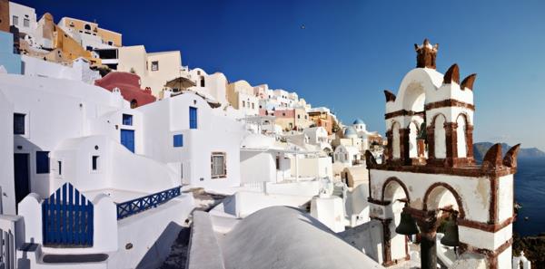 Santorini-pekny-ostrov-turisticky-destinacia-ostrovne domy