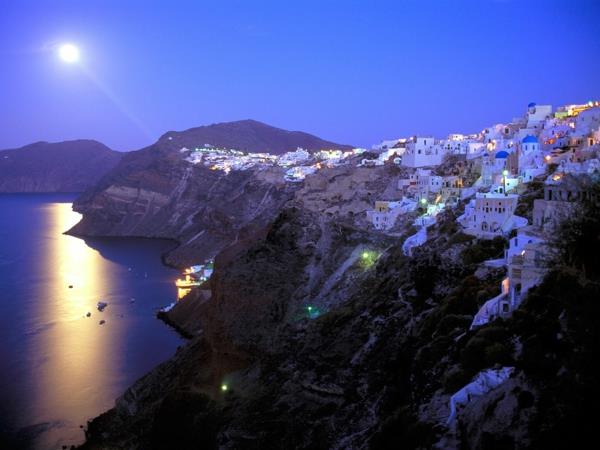 Santorini-pekný-ostrov-turistická destinácia-noc-noc-krajina-Santorini