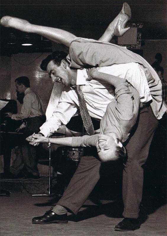 Swing-dance-outfit-rock-n-roll-tanečnica-hojdačka