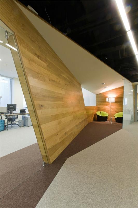 šikmé-drevené-priečky-pre-super-modernú-kanceláriu