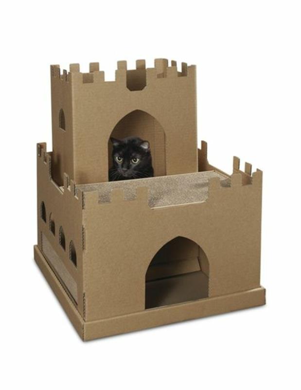 kattskydd bildat med två kartonger, svart katt