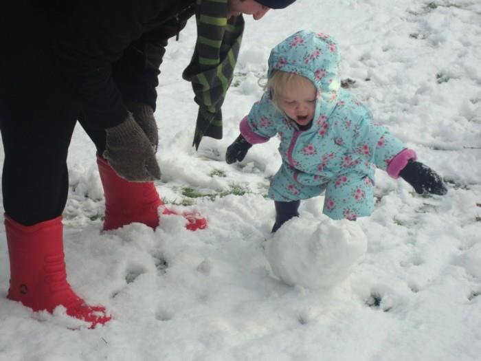 zimné Vianoce-snehuliak-aktivita-bonhome-s-pomocníkom-vášho-dieťaťa