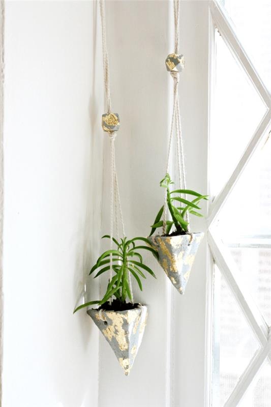 växtidé för badrum, väggdekoration med hängande växt i hemlagad behållare och macrame rep