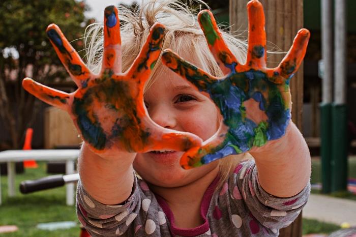DIY Deň matiek pre batoľatá, maľujte rukami a vytvorte si darček na mieru s odtlačkami rúk