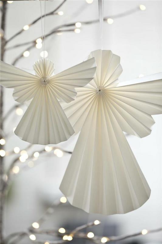 Vianočné remeslá, anjeli z bieleho papiera, na zavesenie na konáre v strede stola alebo na stromček, v skladaných tvaroch, skladaný papier