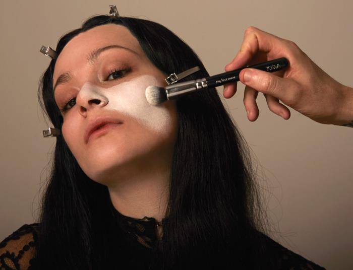 Morticia Addams Makeup Hur man applicerar Morticia Makeup för Halloween