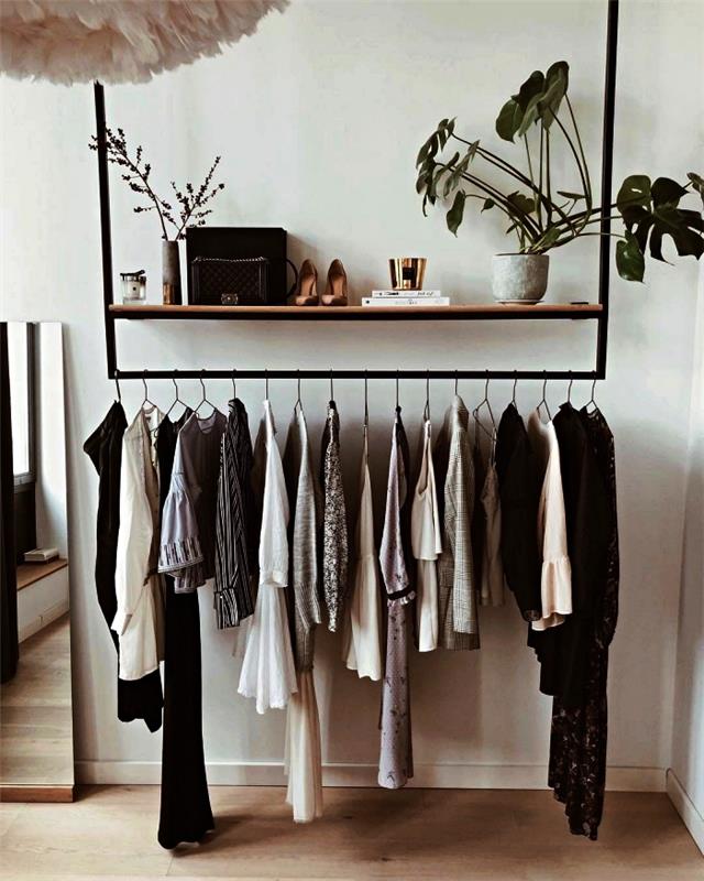 låg metall och trä garderob med hylla för tillbehör och små prydnadsföremål, idé att skapa ett omklädningsområde i ditt sovrum