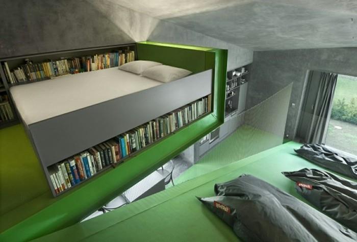 litet sovrum med platsbesparande möbler