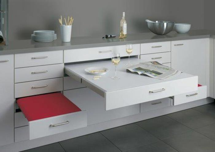 litet-kök-med-en-ganska-platsbesparande-möbler-vit