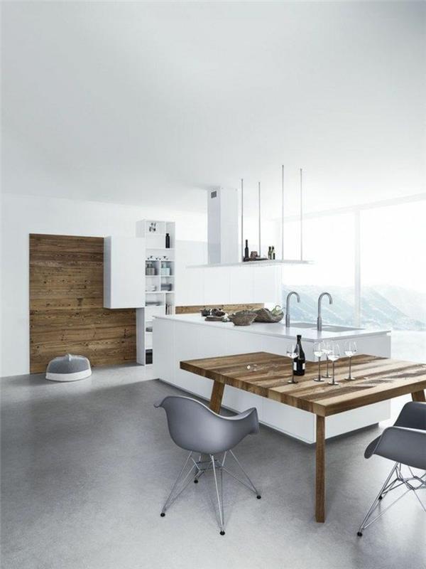 litet-kök-med-en-ganska-platsbesparande-möbler-i massivt trä-vita-väggar