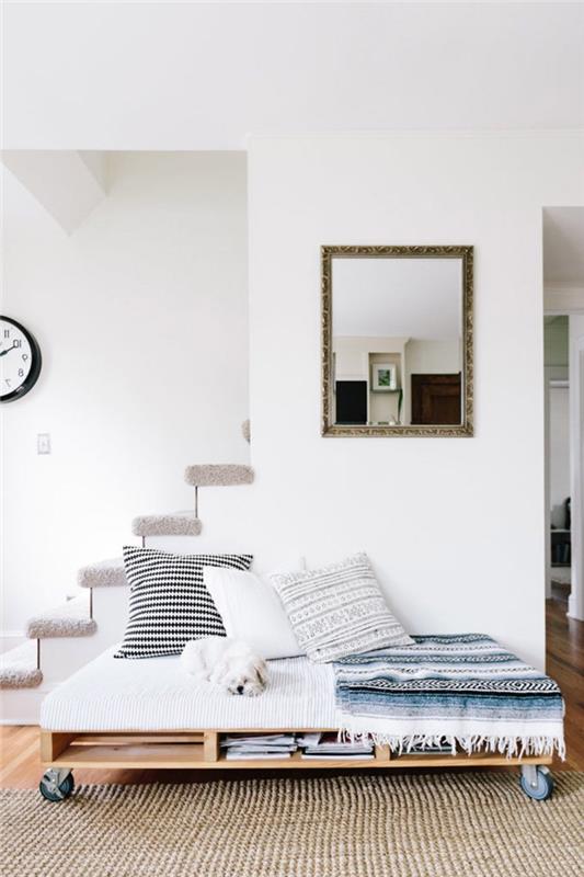 elegantná a funkčná paletová skrinka na vybavenie malého priestoru, škandinávska obývačka s rozkladacou pohovkou z paliet a úložným priestorom