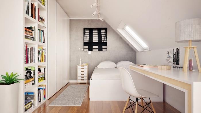 sluttande layout av ett vitt sovrum utrustat med kontorsutrymmen och en bokhylla inbyggd i väggen