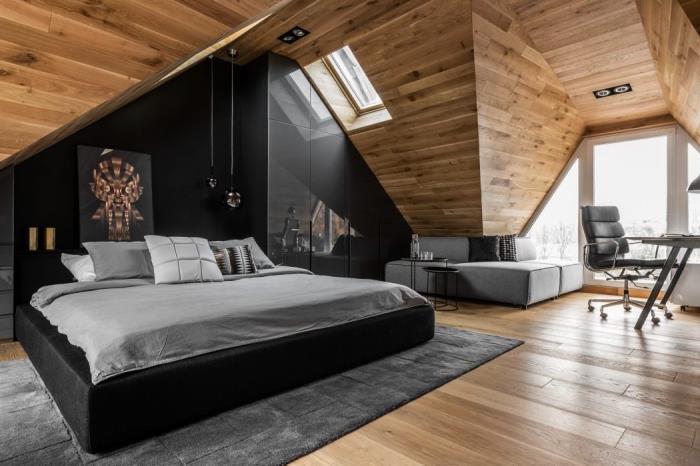 en stor svit på sovrummet på vinden med designersvart sluttande omklädningsrum och en grå hörnsoffa