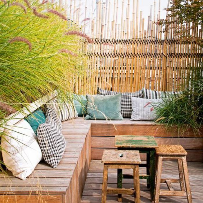 landskapsarkitekt-soffa-i-trä-och-bambu-käpp