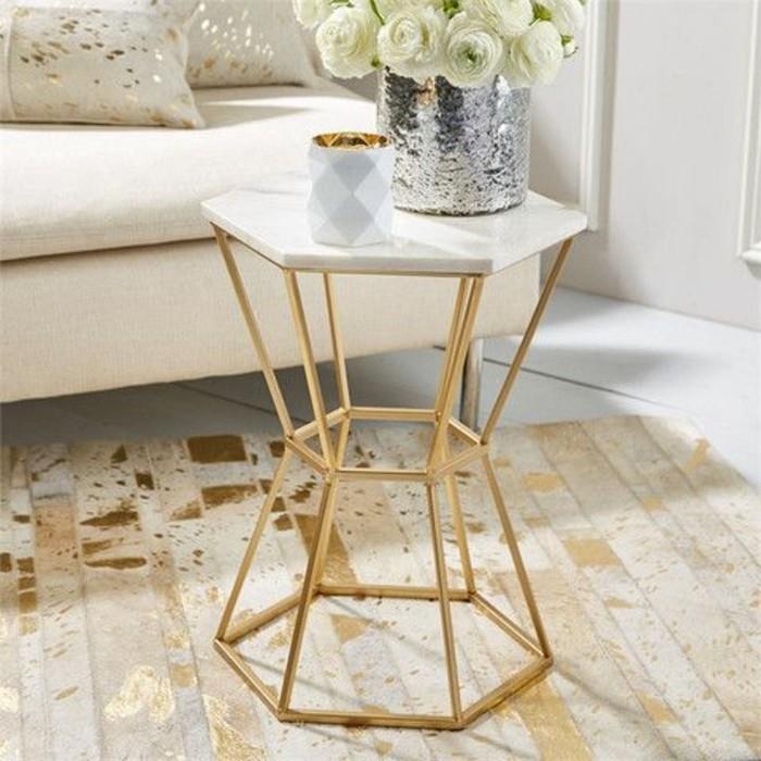 moderný-obývacia izba-bočný stôl-zlatý-prvok-biely mramor