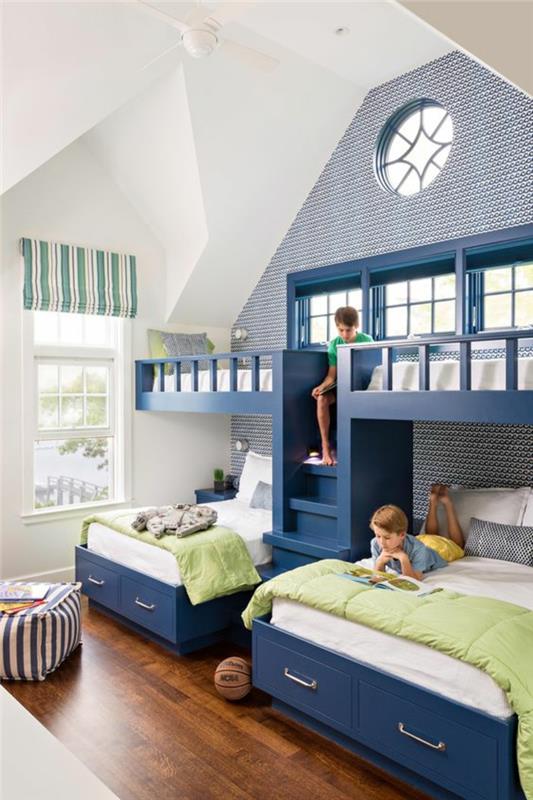 vybavte spálňu s rozlohou 10 m2 v kačacej modrej na dvoch úrovniach, spálňu s pôvodnou architektúrou a drevenou podlahou z PVC