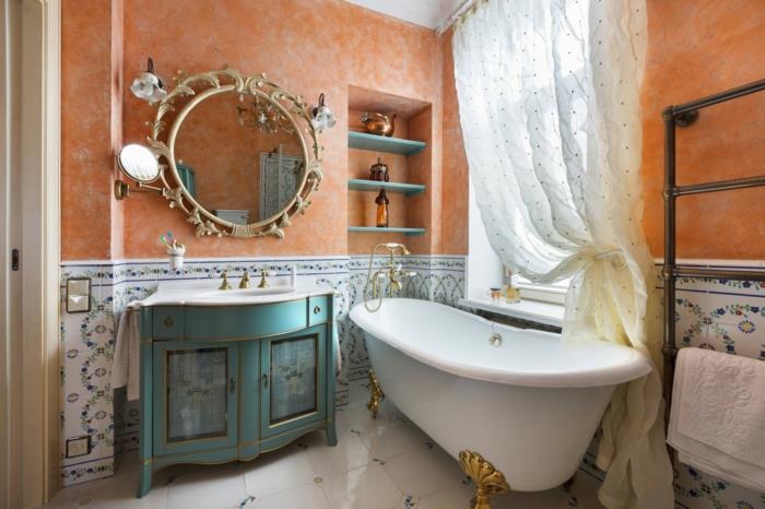 kúpeľňa v kontrastných farbách, veľké okrúhle zrkadlo, asymetrická vaňa, zrkadlo so zdobeným rámom