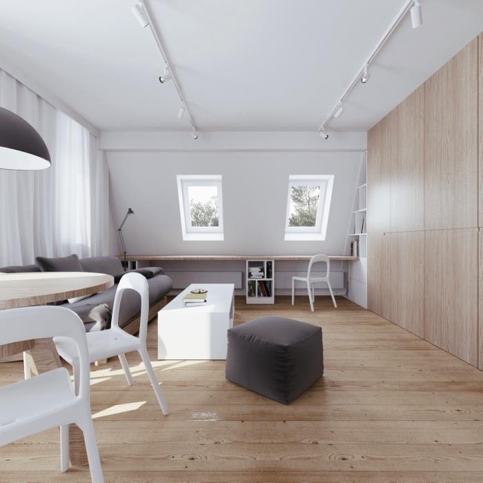 ett vardagsrum i skandinavisk stil i vitt, grått och trä med diskreta, sluttande möbler längs väggen, ett lutande skrivbord som består av en enkel träplanka