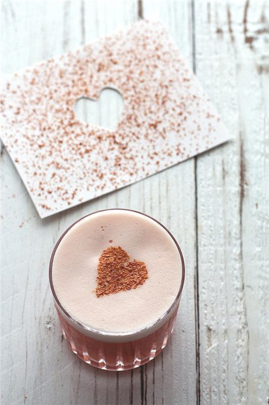 recepty na perfektné valentínske menu, valentínsky kokteil recept s granátovým jablkom, citrónovou šťavou, vaječným bielkom a amaro čiernou horou