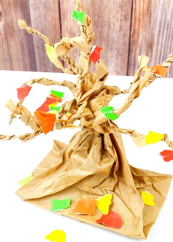 إعادة تدوير كيس ورق الكرافت مع الأوراق المتساقطة من الورق الملون ، زخرفة الخريف لتقوم بها بنفسك الطفل