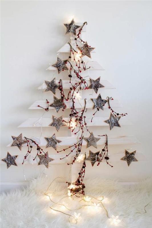 Julgran-vit-återvunnet-trä-och-vackra-stjärnor