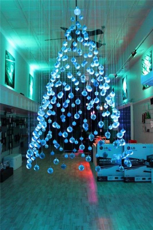 závesný vianočný stromček-modré gule
