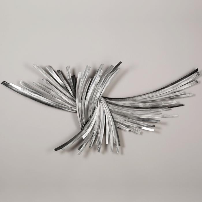 magnifikt konstobjekt för att dekorera väggarna med abstrakt metalldesign, skapande i silverfinish för snygg dekoration