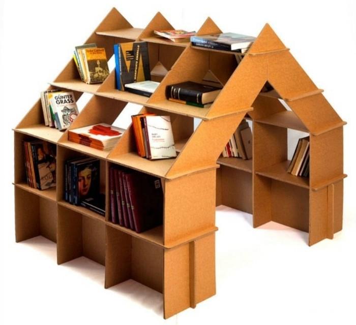 Mobili fai da te e un'idea per casetta di cartone con spazio per i libri