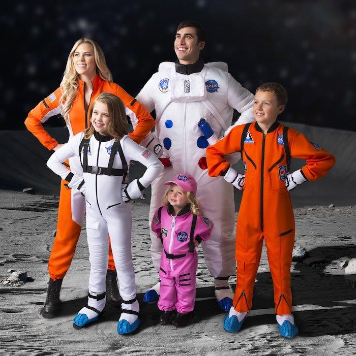 astronauti rodinné halloweenske kostýmy na zips a objednanie kostýmov v oranžovej a bielej farbe