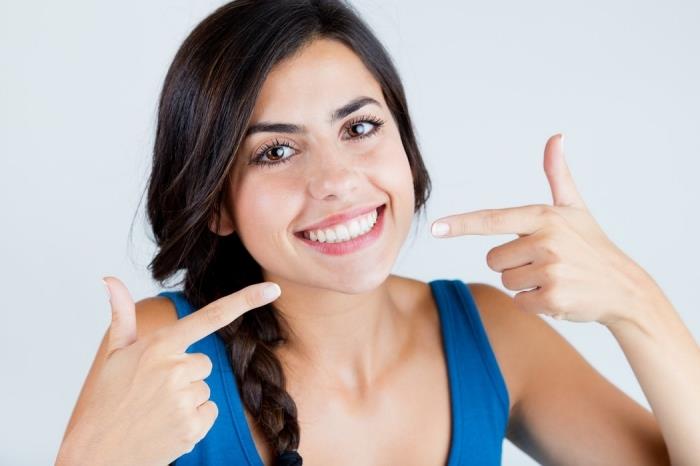 نصائح للحصول على ابتسامة جميلة وصحية ، وكيفية صنع معجون الأسنان والمكونات التي يمكن استخدامها