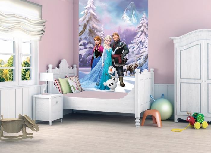 samolepky snehovej kráľovnej, plán rozloženia škôlky, malá detská posteľ s bielo natretým dreveným rámom