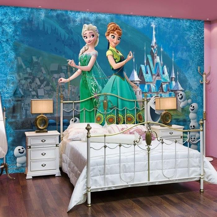 Dekorácia Snow Queen, detská izba s práškovo ružovými stenami a podlahou z tmavého dreva, masívna žltá nočná lampa