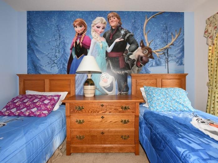 snehová kráľovná, ako zariadiť detskú izbu vzormi Frozen, polepy samolepiek na stenu Frozen
