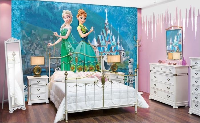 Dekorácia Snehová kráľovná, ružové a biele maľované steny detskej izby, dizajnové samolepky na stenu Elsa a Anna