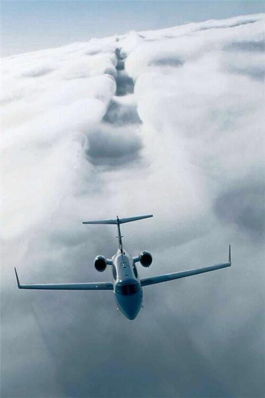 privat-flyg-flyg-i-molnen