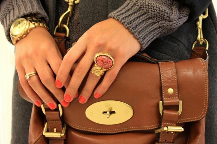 ring-yves-saint-laurent-chic-accessoar-juvel-guld