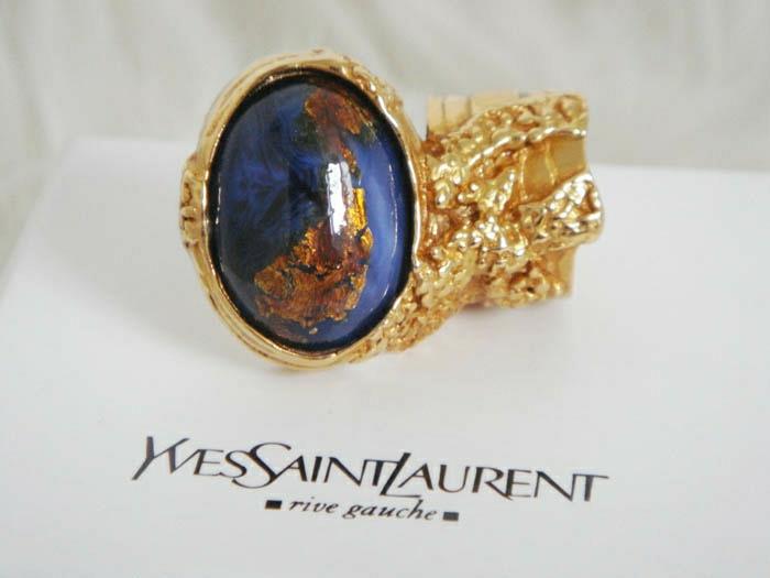 ring-yves-saint-laurent-chic-accessoar-guld-och-blå-sten