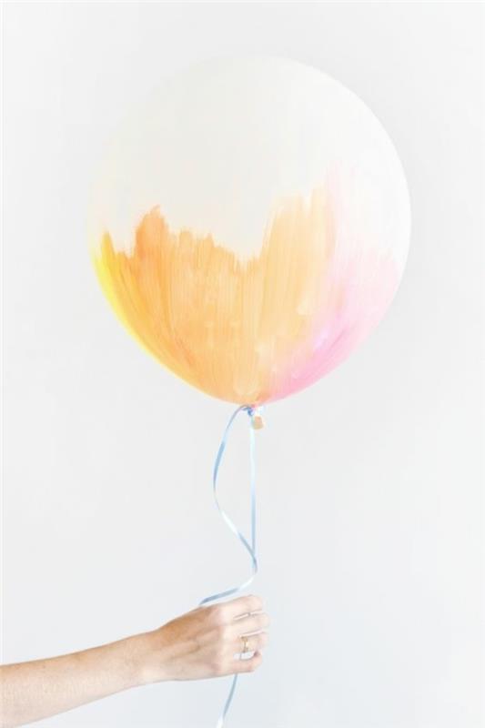 pastelové farebné balóniky, dekorácia pre bábätko vyrobená z balónov a akvarelu