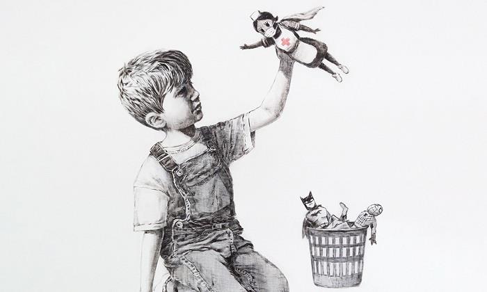 Banksy presenterade sitt nya konstverk Game Changer, skapat som en hyllning till NHS -vårdgivare
