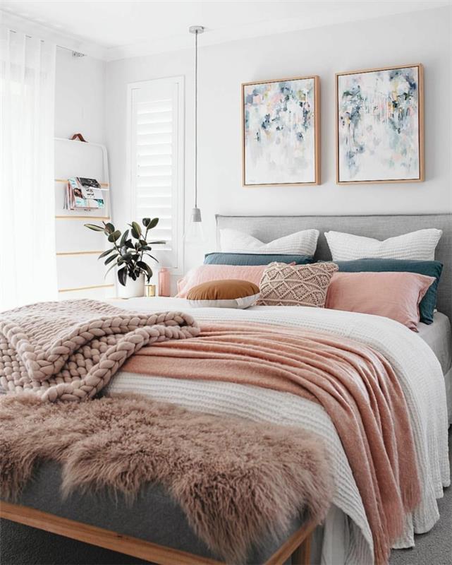 romantiskt rosa sovrum, abstrakta målningar, vit vuxen sovrumsmålning, pastellrosa sängkläder, stickad pläd