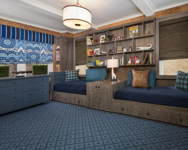 rozkladacia pohovka-dve rozkladacie pohovky-a-a-modrý-koberec-v-chlapcovej izbe