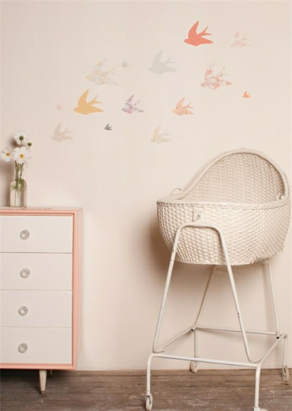 baby-flicka-fågel-sovrum-fågel-hus